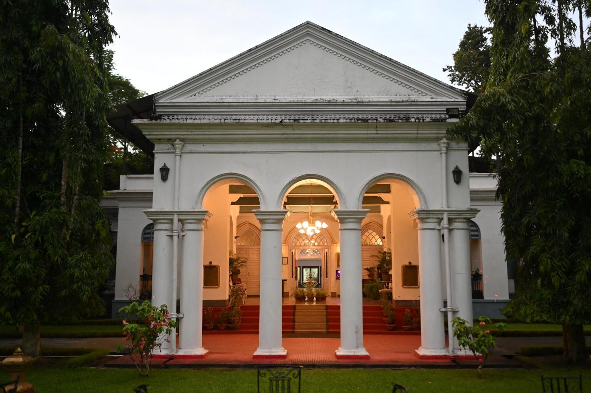 Thengal Manor Hotel Jorhāt Екстериор снимка