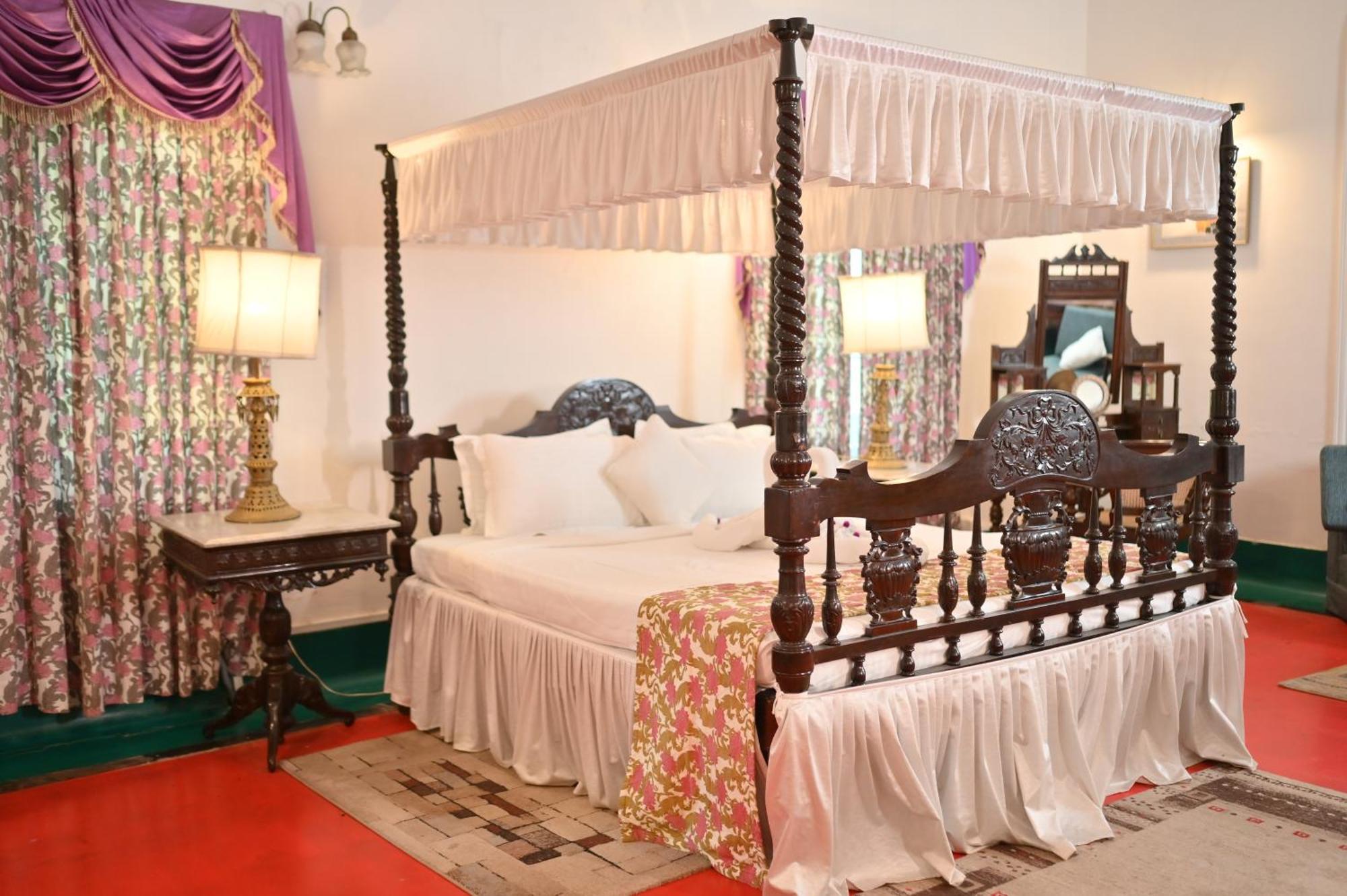 Thengal Manor Hotel Jorhāt Екстериор снимка