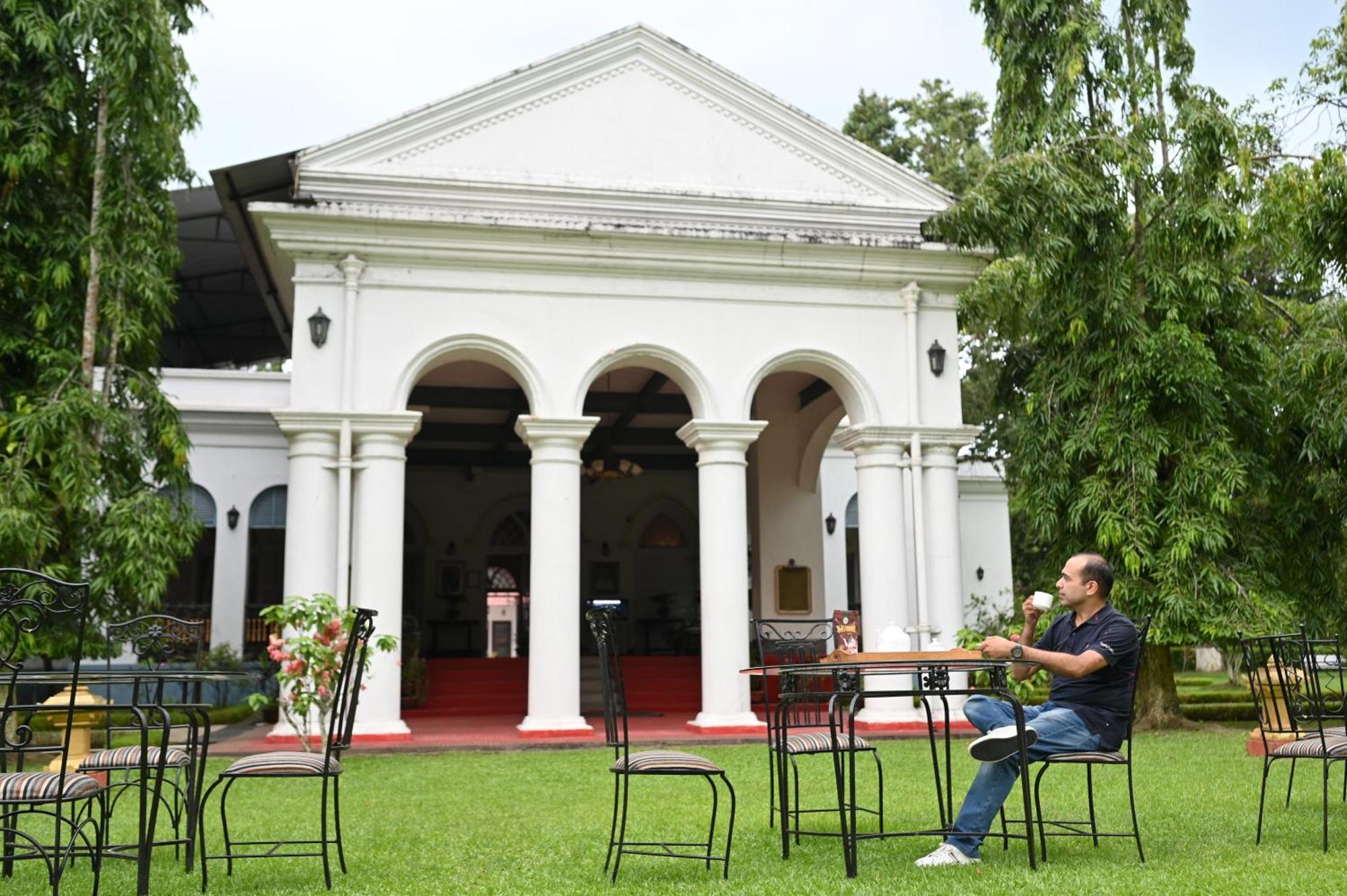 Thengal Manor Hotel Jorhāt Екстериор снимка