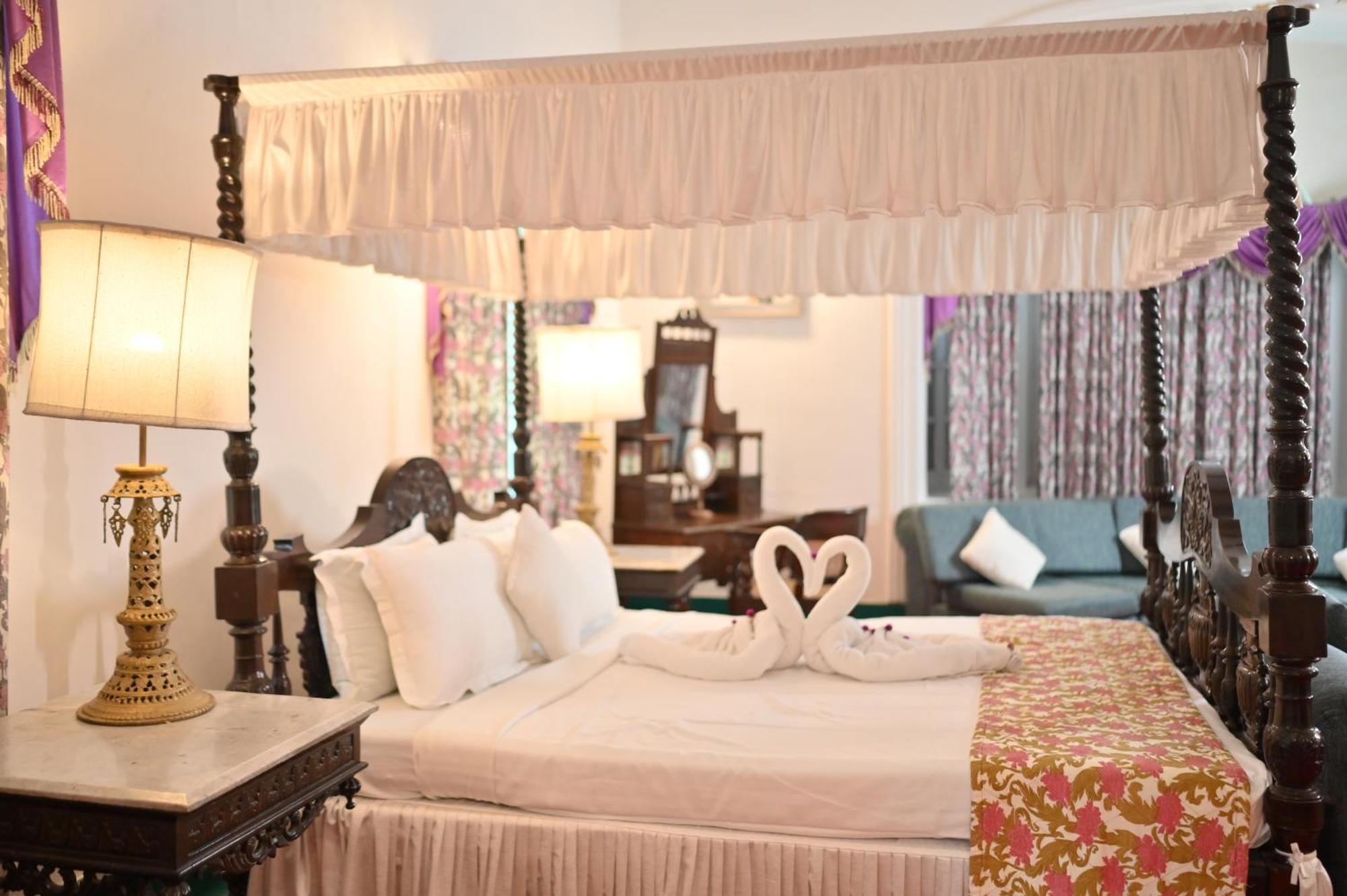 Thengal Manor Hotel Jorhāt Екстериор снимка