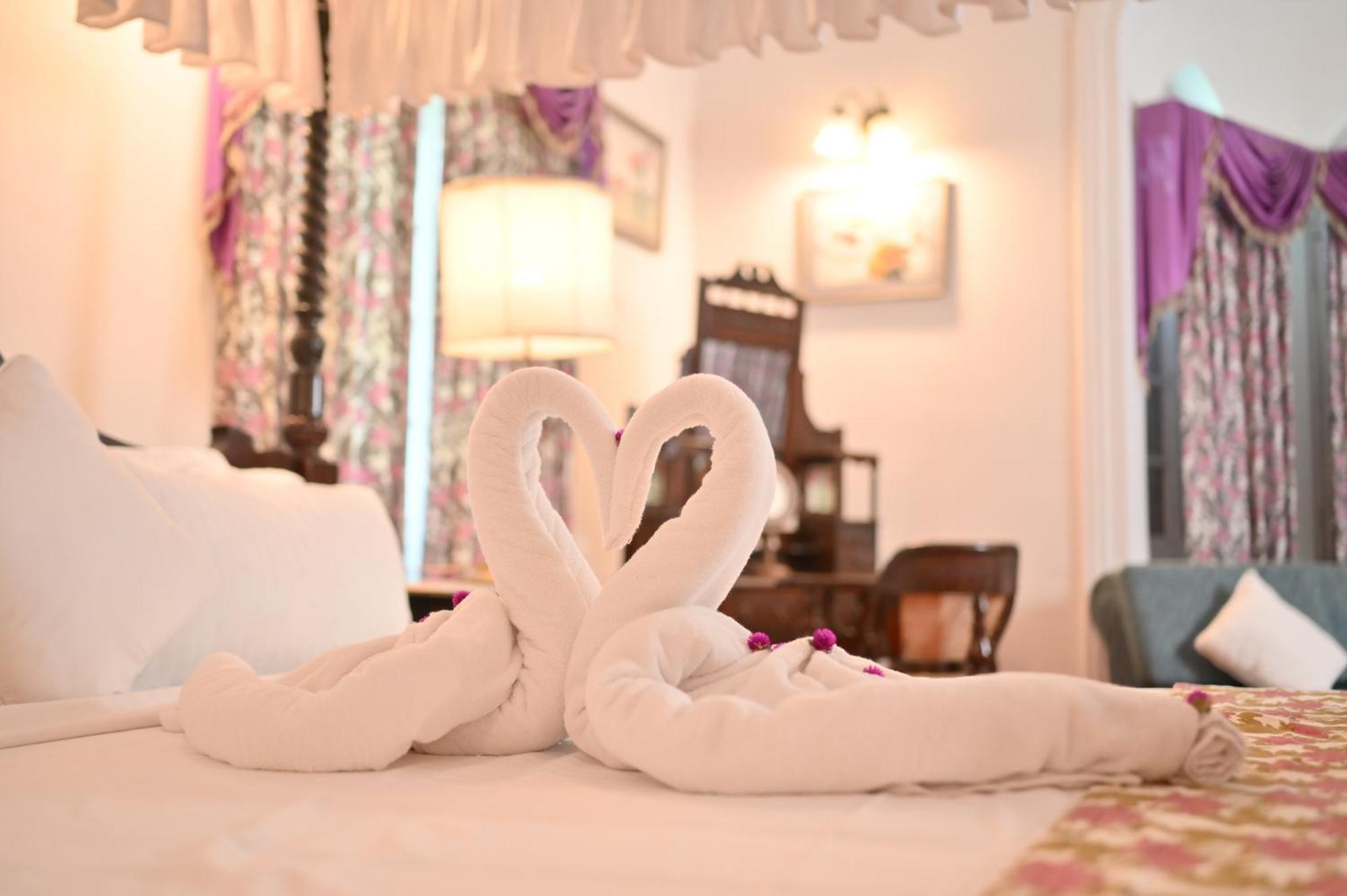 Thengal Manor Hotel Jorhāt Екстериор снимка