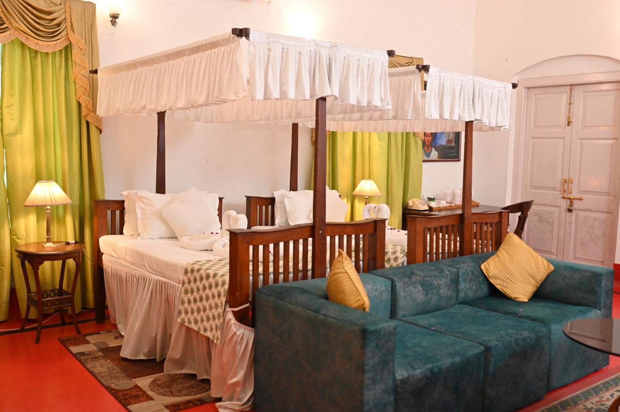 Thengal Manor Hotel Jorhāt Екстериор снимка